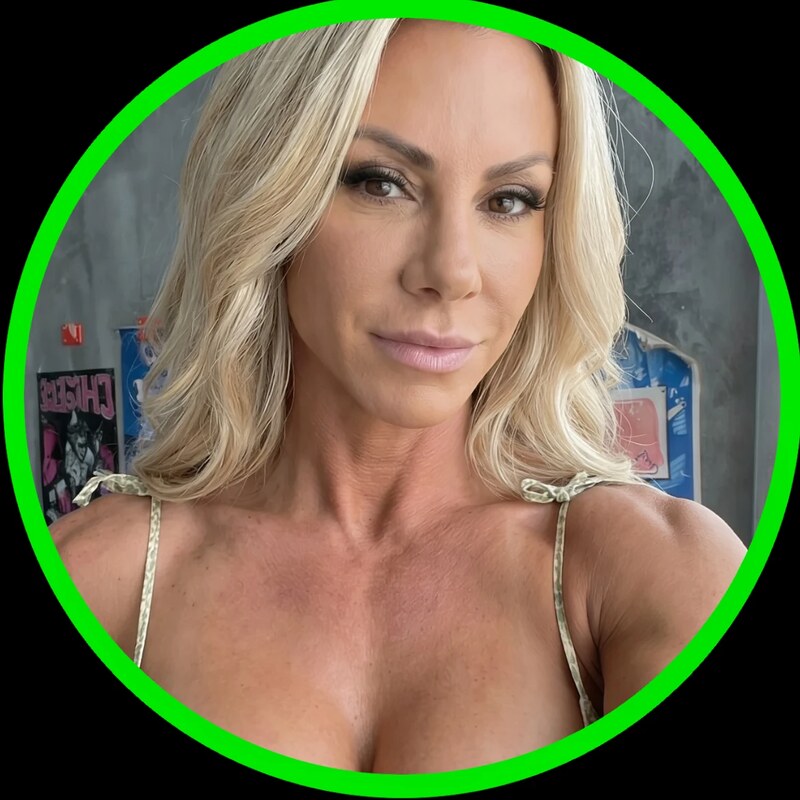 Kelsey Stone, Vyšportovaná MILF, vyberavá, najprv cez správy